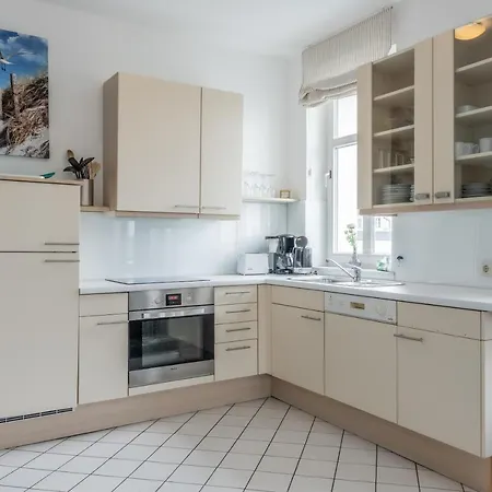 Strandnahe 2-raum-ferienwohnung Im Zentrum - Residenz Strandeck 02 * Goehren (Ruegen)